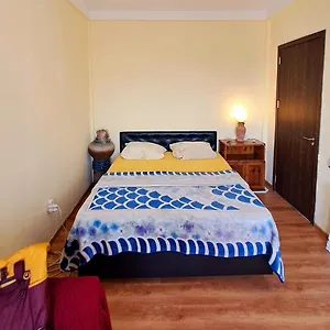 Апартаменты Cozy & Stylish With Garden View, Батуми